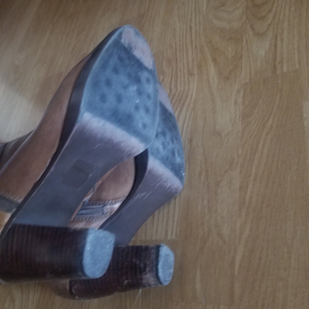 Heeled Boot - Picture 8 of 8